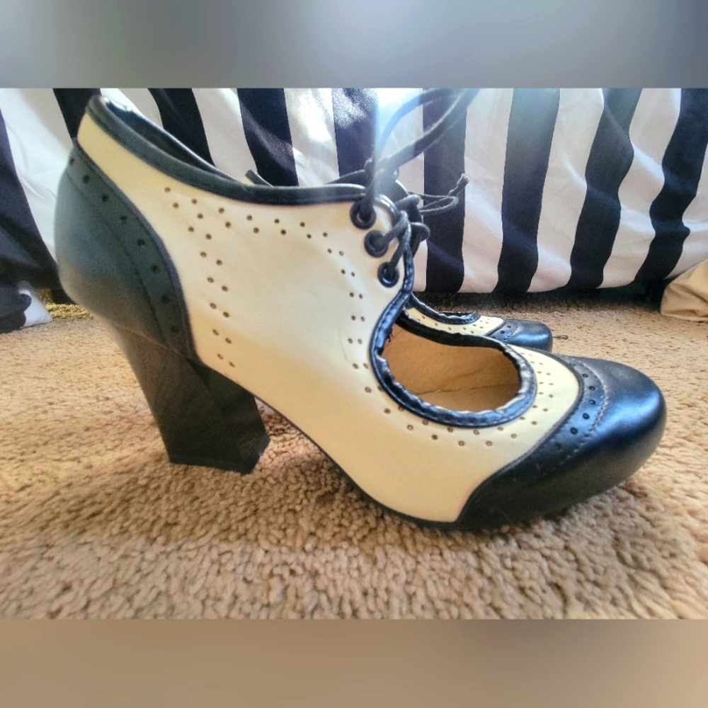 Saddle Swing Vintage Heels